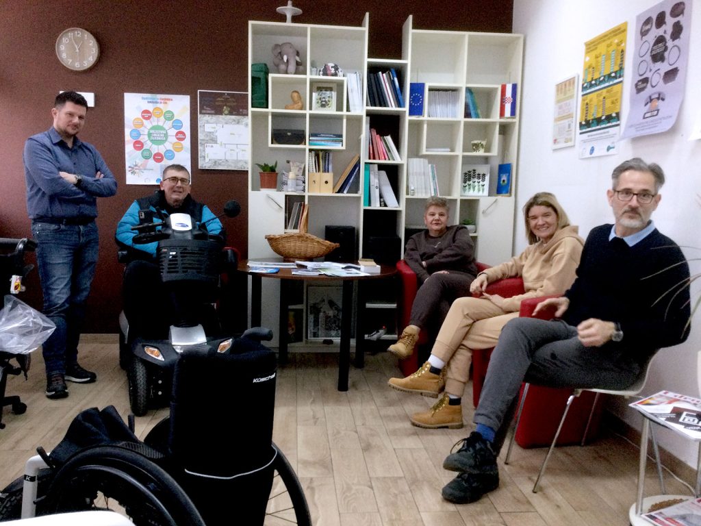 DMSGZ-Ortorea-02 Zaposlenici DMSGZ u grupnom razgovoru sa predstavnikom tvrtke Ortorea